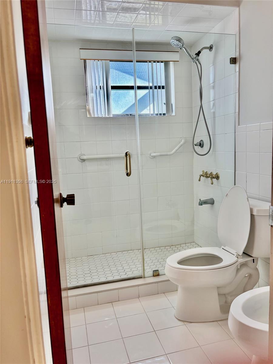 9730 Southwest 5th Street Miami, FL 33174 - Photo 33 of 37 Masterbath