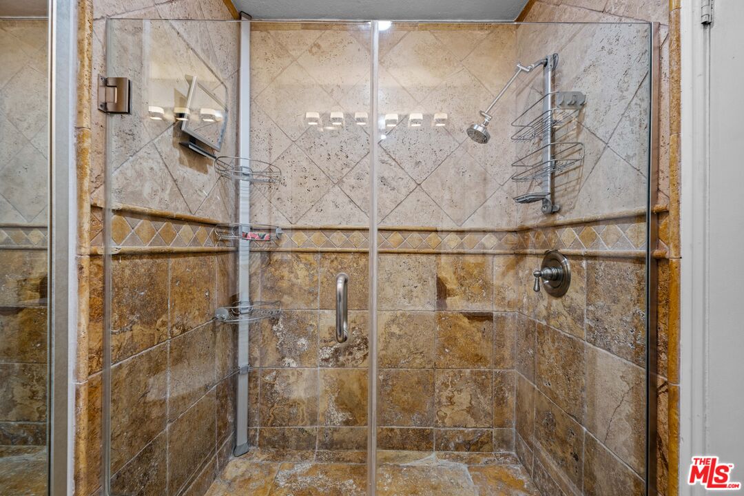 950 North Kings Road, Unit 160 West Hollywood, CA 90069 - Photo 16 of 36