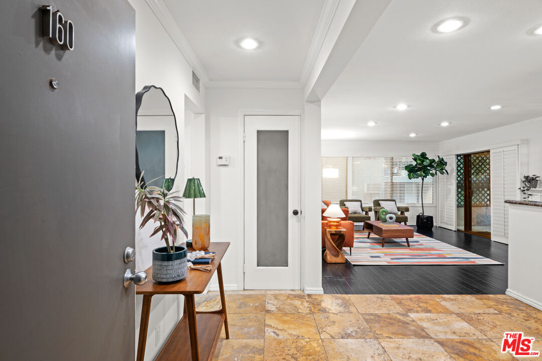 950 North Kings Road, Unit 160 West Hollywood, CA 90069 - Photo 2 of 36