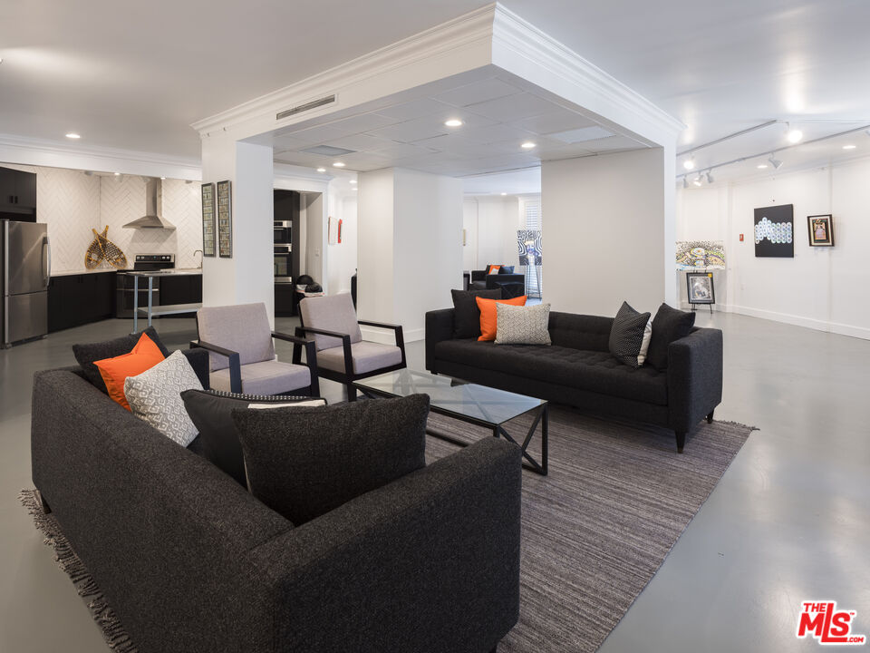 950 North Kings Road, Unit 160 West Hollywood, CA 90069 - Photo 33 of 36