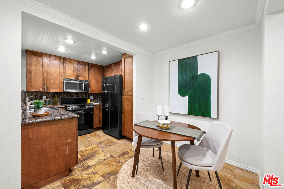 950 North Kings Road, Unit 160 West Hollywood, CA 90069 - Photo 4 of 36