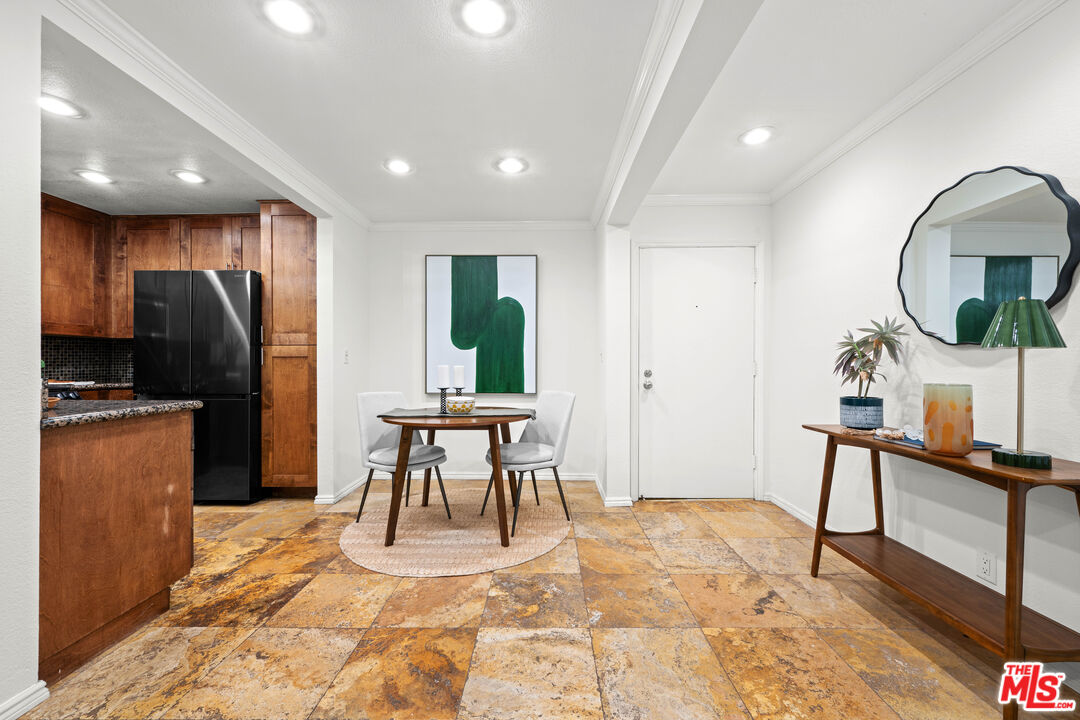 950 North Kings Road, Unit 160 West Hollywood, CA 90069 - Photo 5 of 36