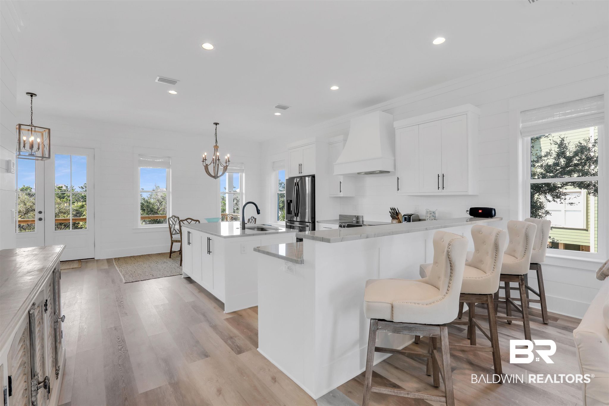 30147 River Road Orange Beach, AL 36561 - Photo 5 of 40 Kitchen Bar