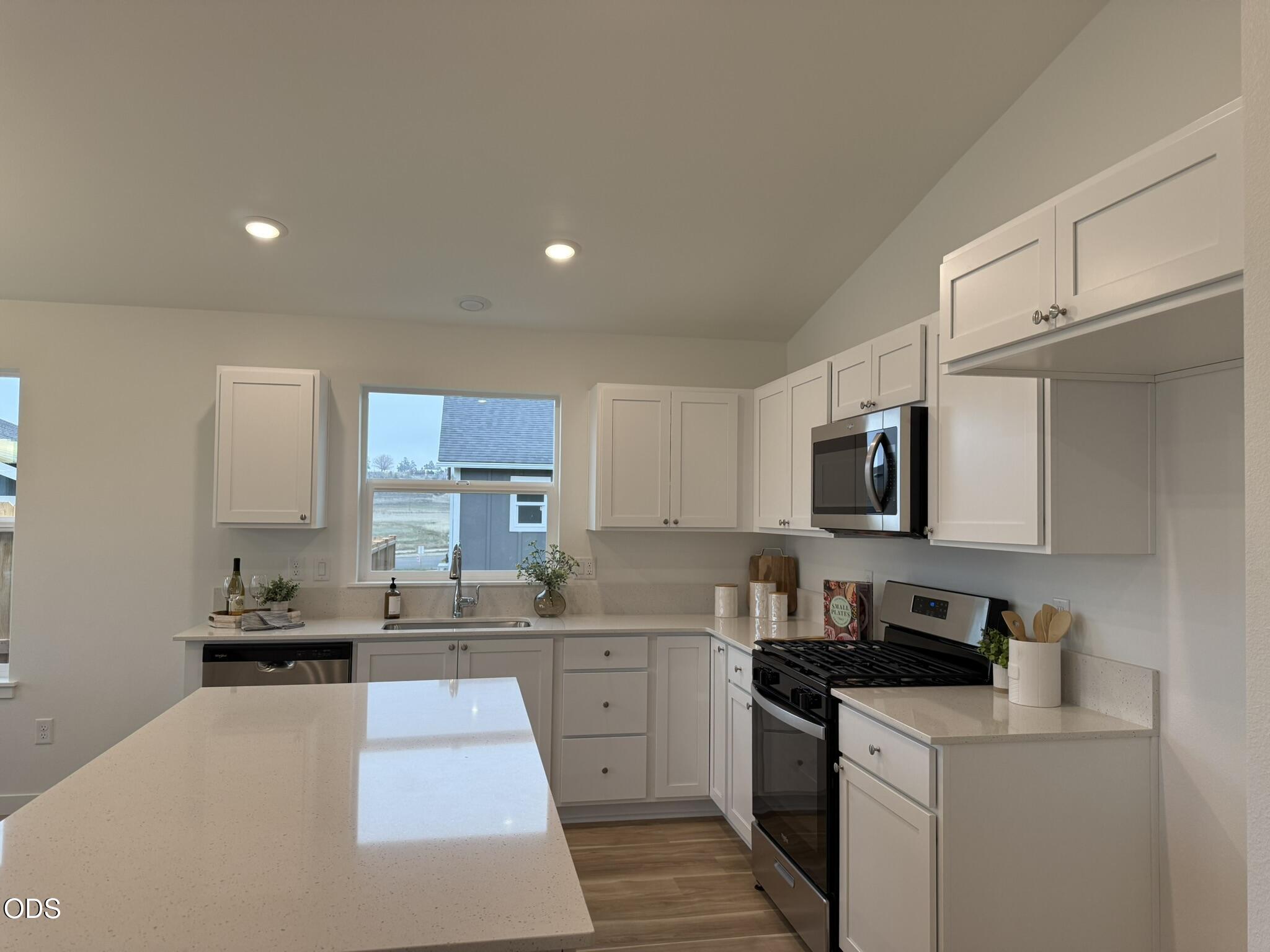 676 Northeast Rickenbacker Road, Unit 142 Madras, OR 97741 - Photo 7 of 13