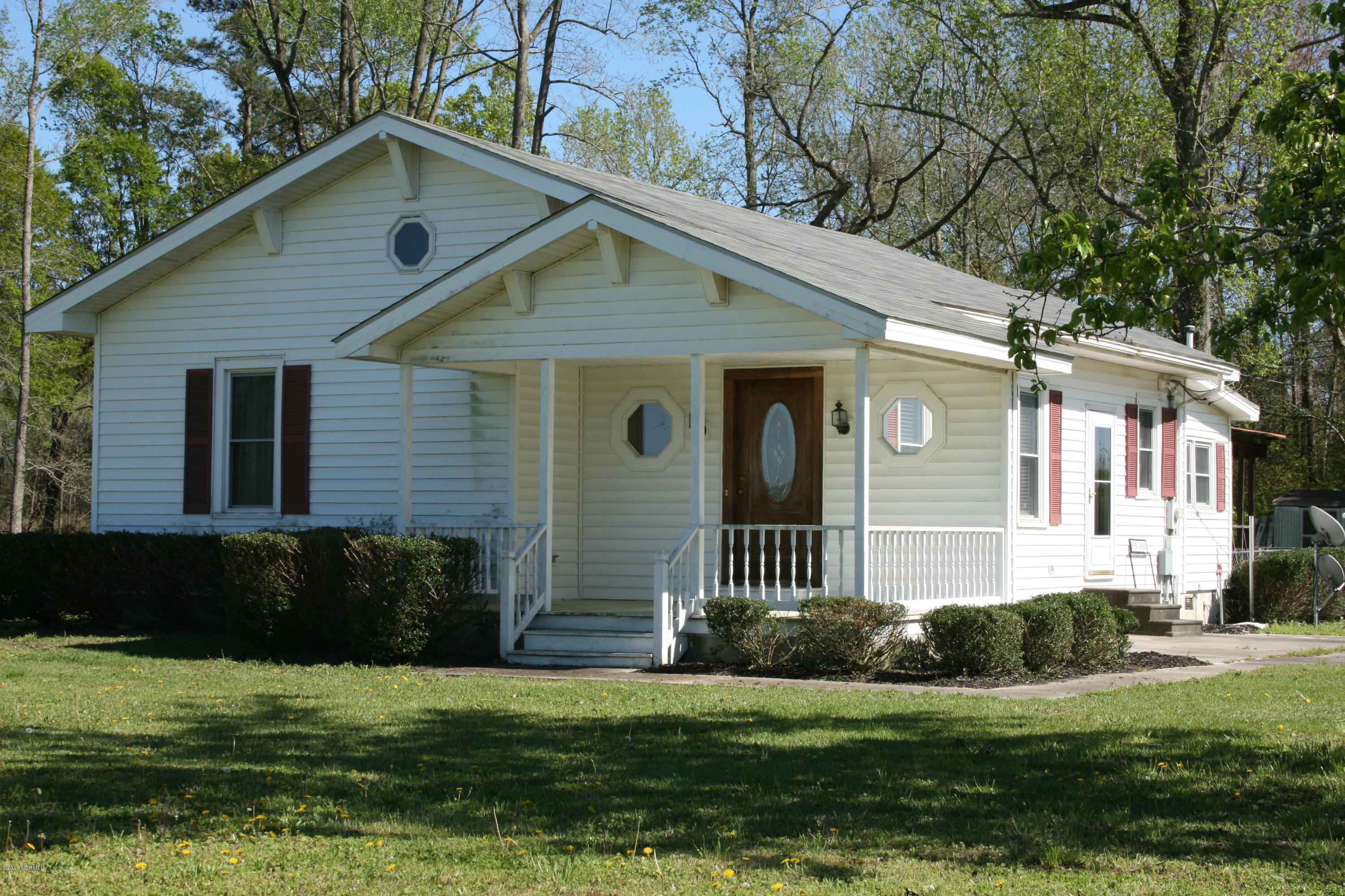 3210 Dover Fort Barnwell Road Dover, NC 28526 - Photo 1 of 39 Beautiful front porch