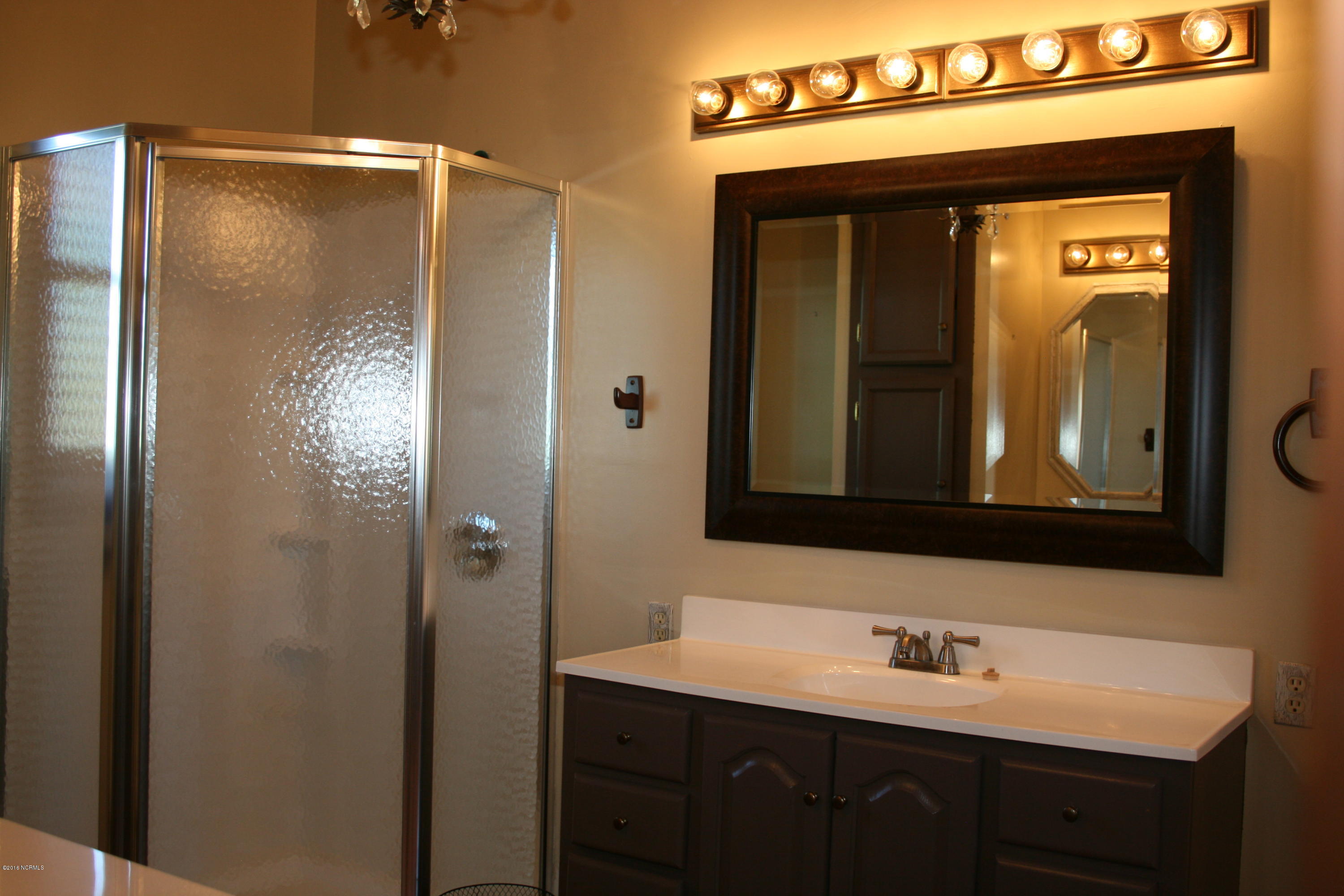 3210 Dover Fort Barnwell Road Dover, NC 28526 - Photo 13 of 39 large bathrooms