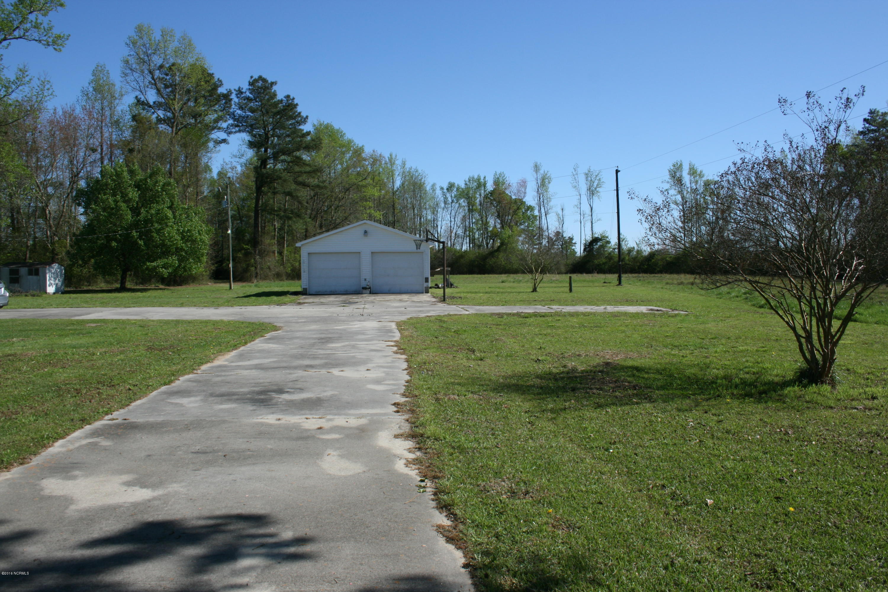 3210 Dover Fort Barnwell Road Dover, NC 28526 - Photo 30 of 39 long paved driveway