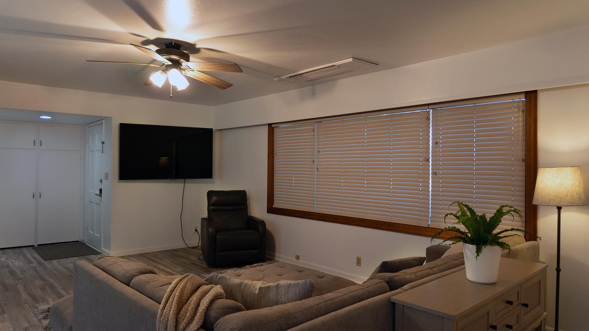 321 Antelope Boulevard Red Bluff, CA 96080 - Photo 4 of 20 Living Room