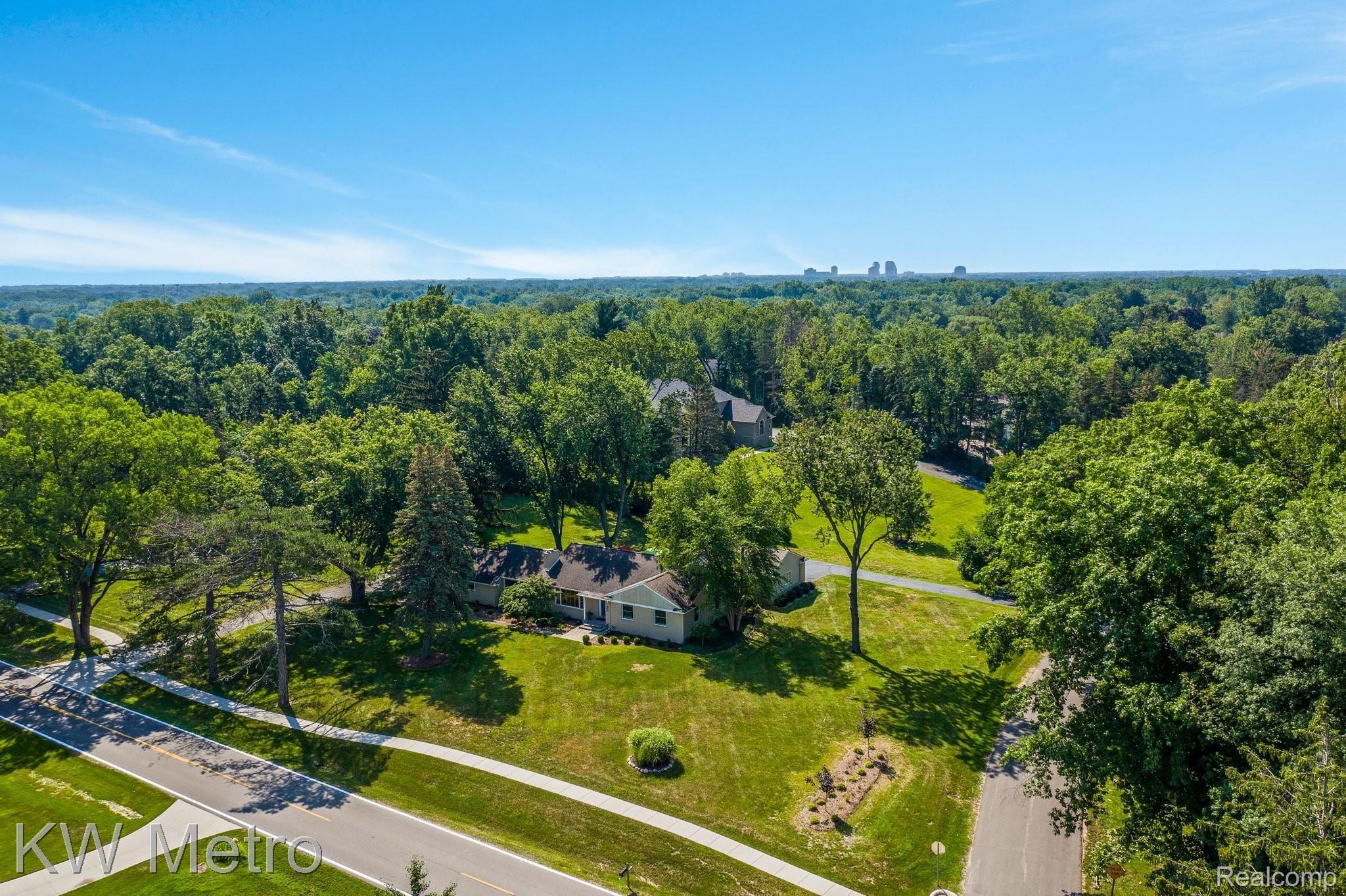 3985 Lincoln Road Bloomfield Hills, MI 48301 - Photo 18 of 46 43-web-or-mls-3985 Lincoln Road Bloomfield Township0037.jpg