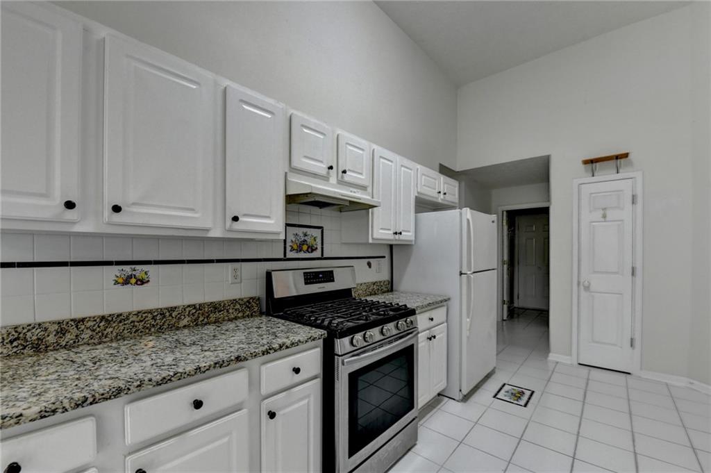 3555 Rivers End Place Buford, GA 30519 - Photo 20 of 49 a kitchen with white cabinets and appliances