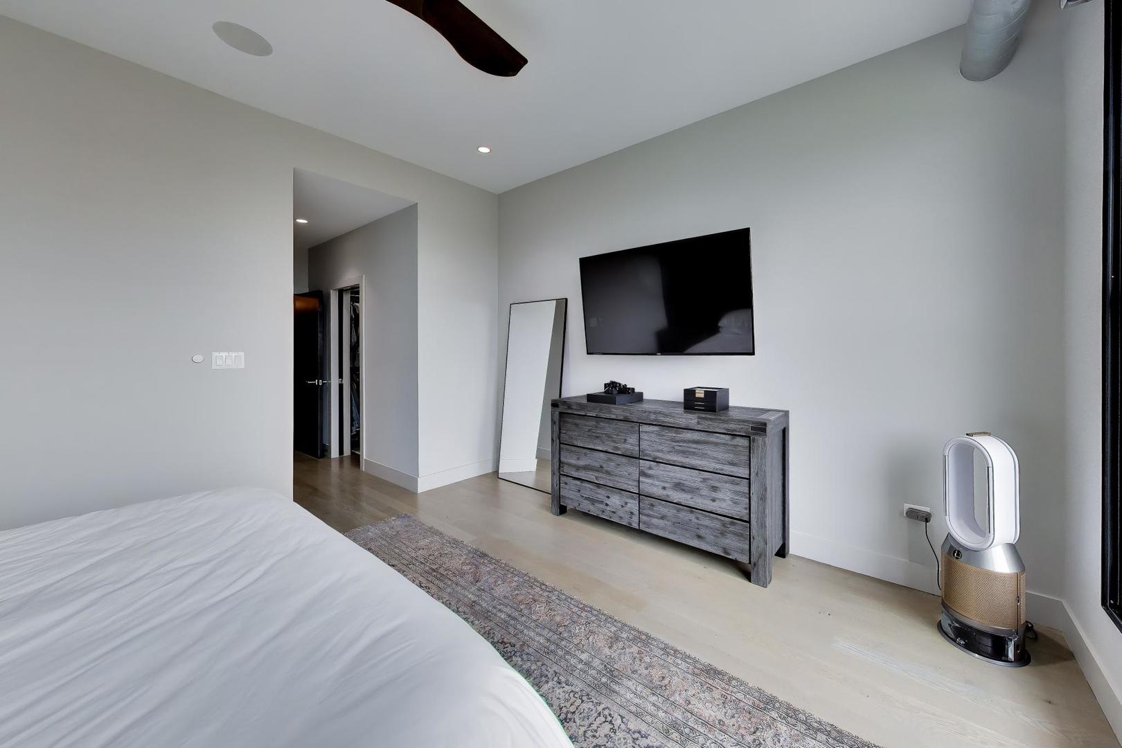 1902 West Division Street, Unit 4S Chicago, IL 60622 - Photo 16 of 33