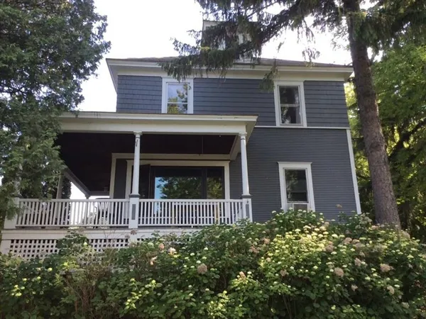 $600,000 | 460-462 Colchester Avenue, Burlington, VT 05401