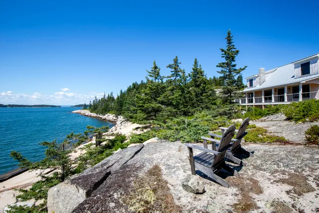 $1,775,000 | 86 City Point Road, Vinalhaven, ME 04863