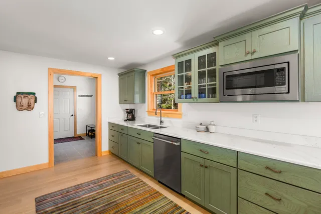 $1,775,000 | 86 City Point Road, Vinalhaven, ME 04863