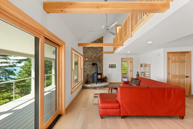 $1,775,000 | 86 City Point Road, Vinalhaven, ME 04863