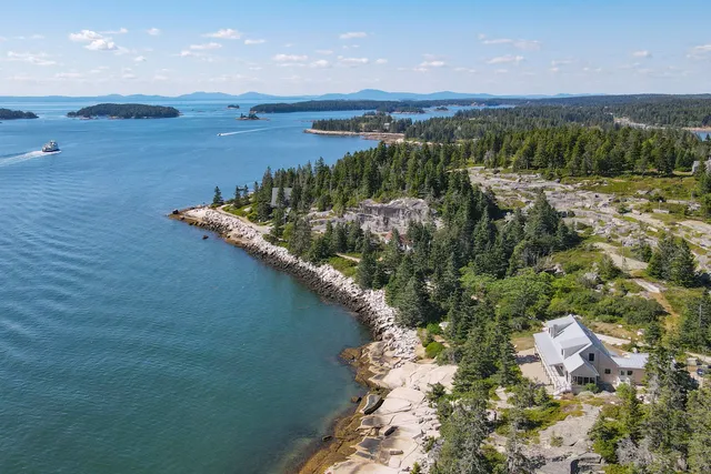 $1,775,000 | 86 City Point Road, Vinalhaven, ME 04863