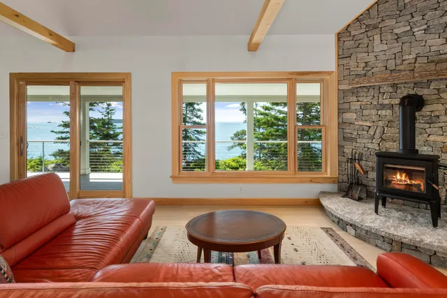 $1,775,000 | 86 City Point Road, Vinalhaven, ME 04863