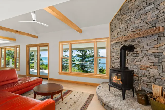 $1,775,000 | 86 City Point Road, Vinalhaven, ME 04863