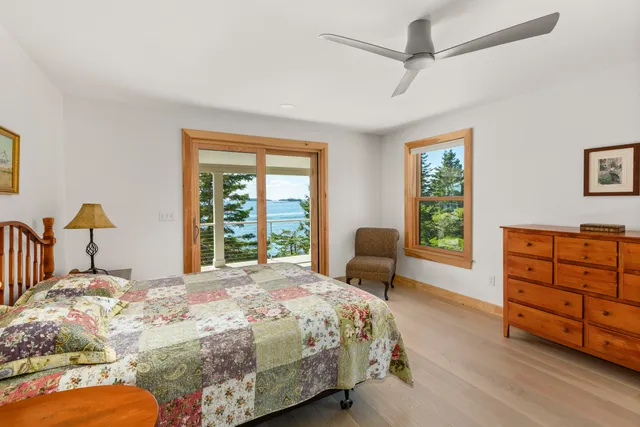 $1,775,000 | 86 City Point Road, Vinalhaven, ME 04863