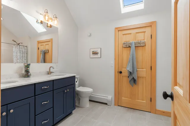 $1,775,000 | 86 City Point Road, Vinalhaven, ME 04863