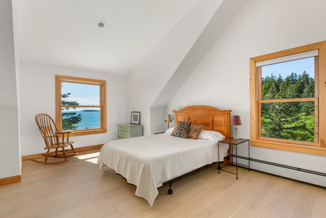 $1,775,000 | 86 City Point Road, Vinalhaven, ME 04863
