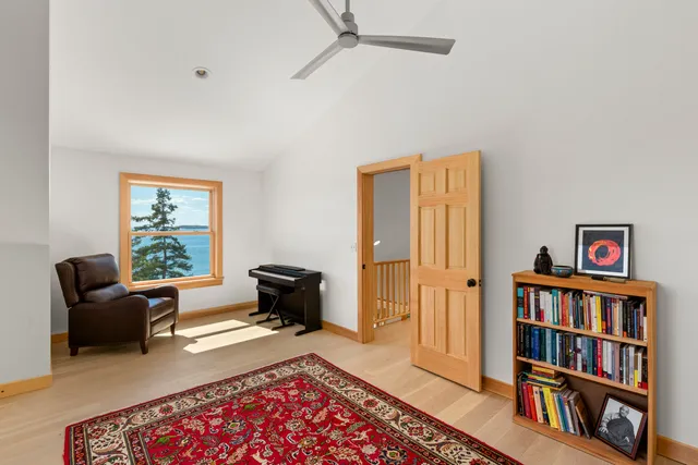 $1,775,000 | 86 City Point Road, Vinalhaven, ME 04863