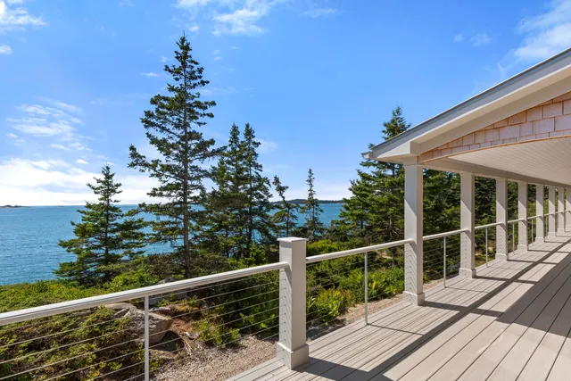 $1,775,000 | 86 City Point Road, Vinalhaven, ME 04863