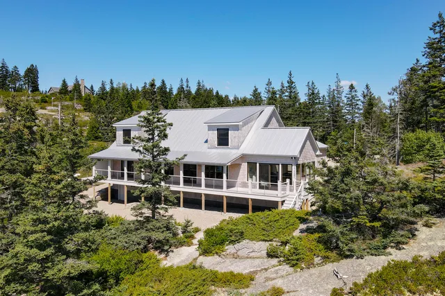 $1,775,000 | 86 City Point Road, Vinalhaven, ME 04863
