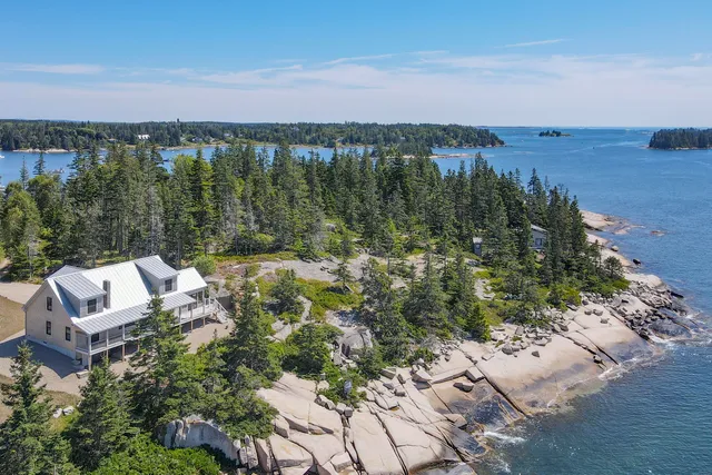 $1,775,000 | 86 City Point Road, Vinalhaven, ME 04863