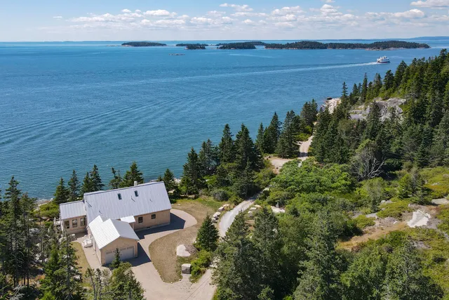 $1,775,000 | 86 City Point Road, Vinalhaven, ME 04863