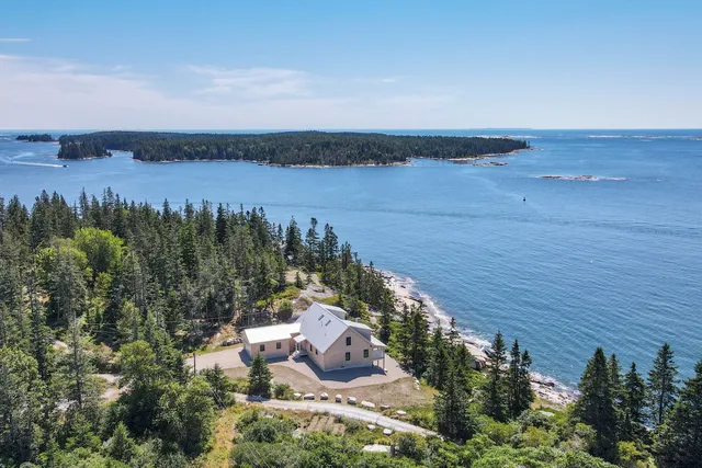 $1,775,000 | 86 City Point Road, Vinalhaven, ME 04863