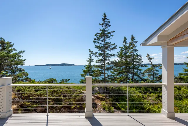 $1,775,000 | 86 City Point Road, Vinalhaven, ME 04863