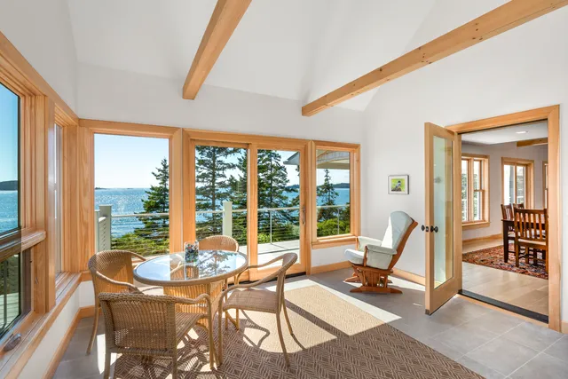 $1,775,000 | 86 City Point Road, Vinalhaven, ME 04863