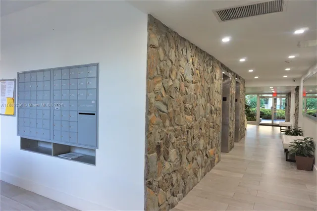 $5,300 | 210 Seaview Drive, Unit 408, Key Biscayne, FL 33149