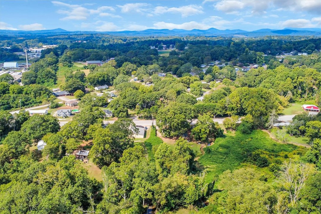 508 Pumpkintown Highway Pickens, SC 29671 - Photo 33 of 36