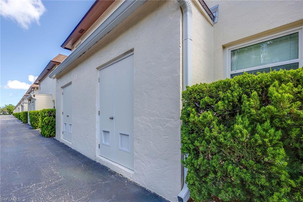 1155 Sandpiper Street, Unit F7 Naples, FL 34102 - Photo 21 of 29 a backyard of a house with lots of green space