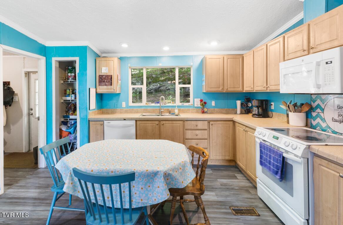 625 Cooks Valley Road Kingsport, TN 37664 - Photo 6 of 19 cooks valley 6