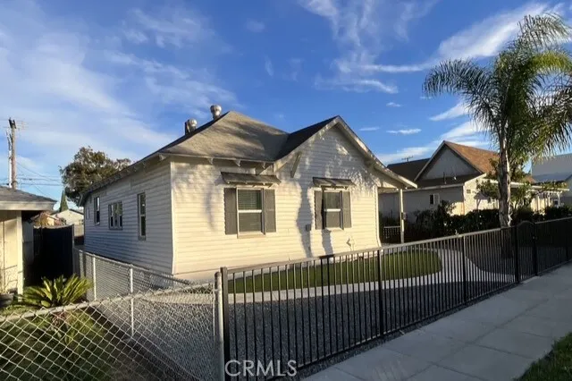 $3,100 | 405 Ramona Avenue, Corona, CA 92879