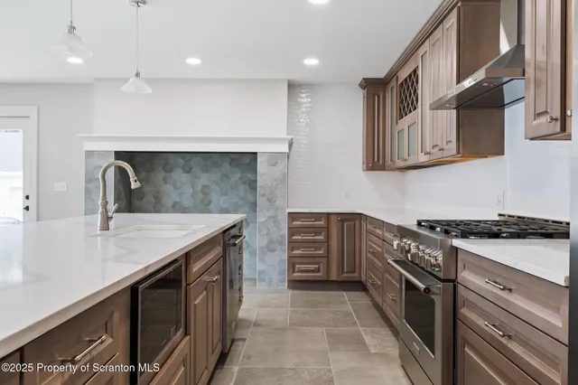 $889,000 | 1732 Capouse Avenue, Scranton, PA 18509