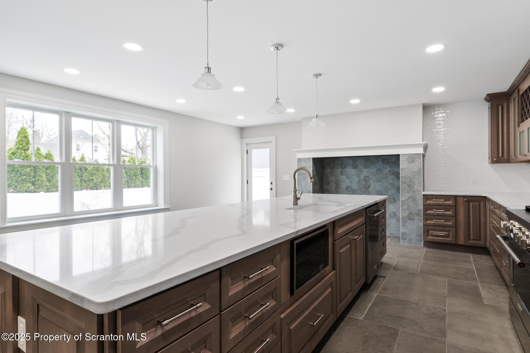 1732 Capouse Avenue Scranton, PA 18509 - Photo 20 of 55 DSC_6505