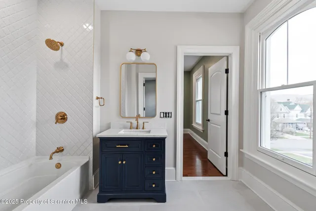 $889,000 | 1732 Capouse Avenue, Scranton, PA 18509