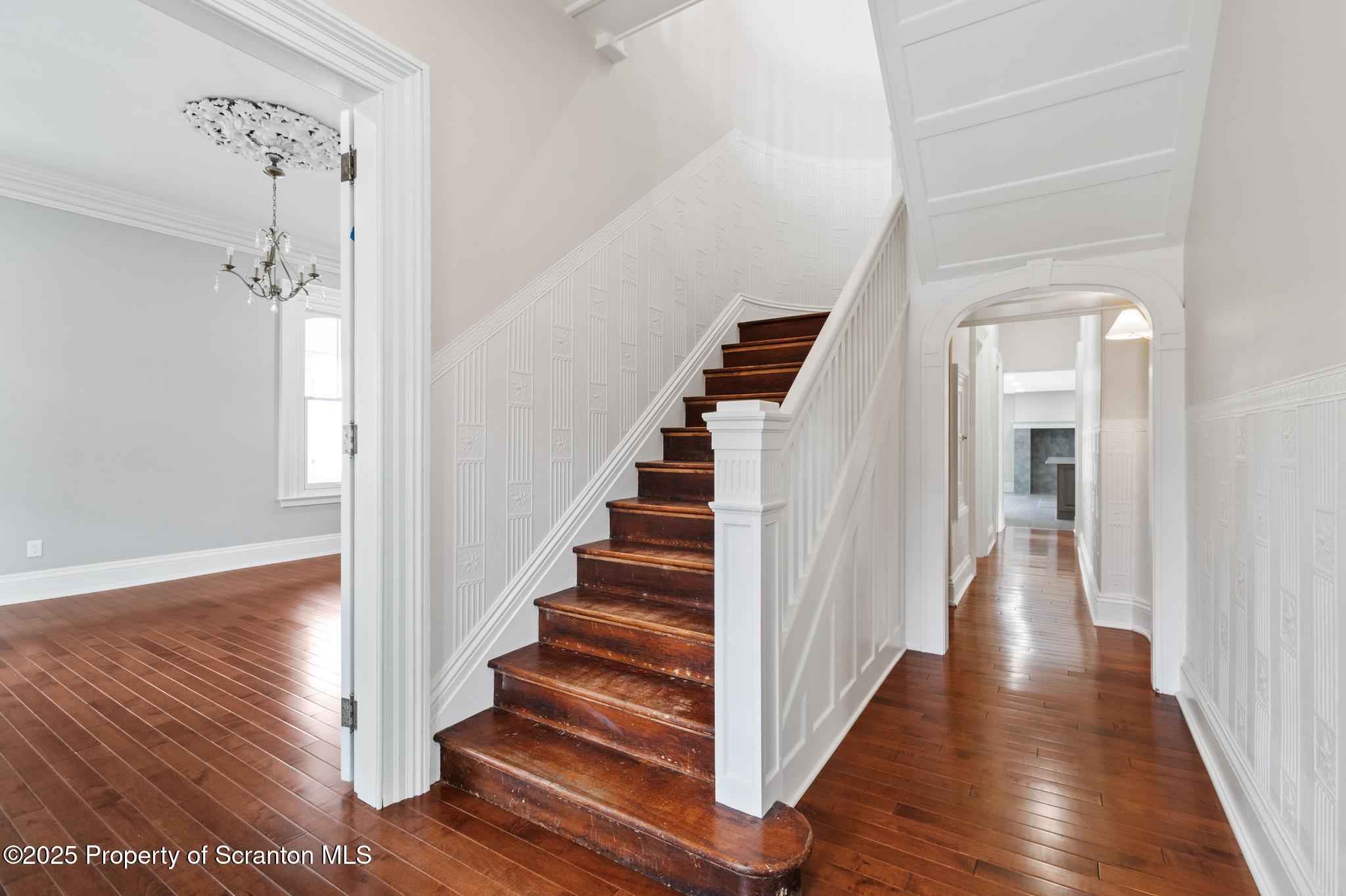 1732 Capouse Avenue Scranton, PA 18509 - Photo 5 of 55 DSC_6540