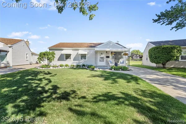 $227,500 | 3223 South Stella Court, Trenton, MI 48183