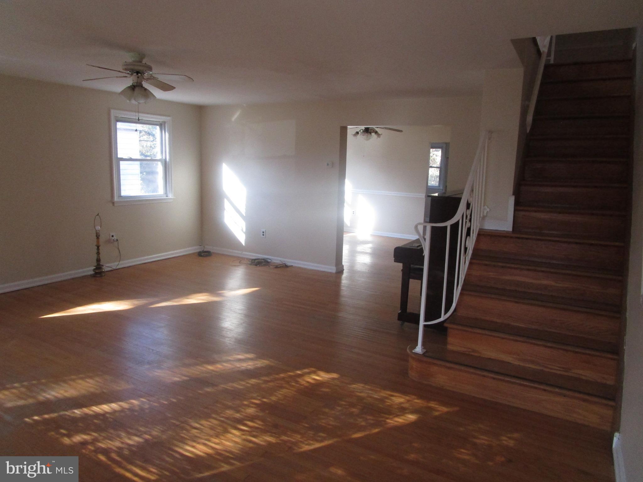 135 Drexel Avenue Lansdowne, PA 19050 - Photo 4 of 18 Living Room
