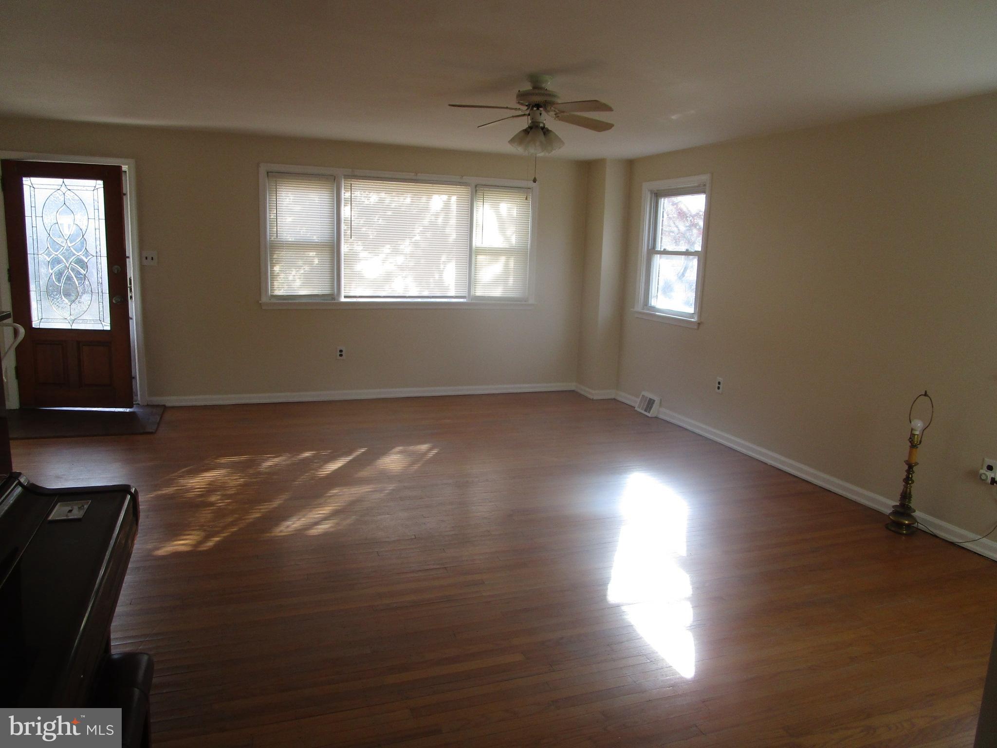 135 Drexel Avenue Lansdowne, PA 19050 - Photo 5 of 18 Spacious rooms with HW floors