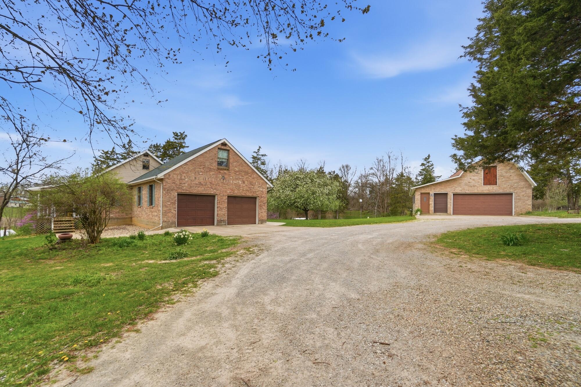 7553 Coffin Station Road Springfield, OH 45502 - Photo 5 of 94