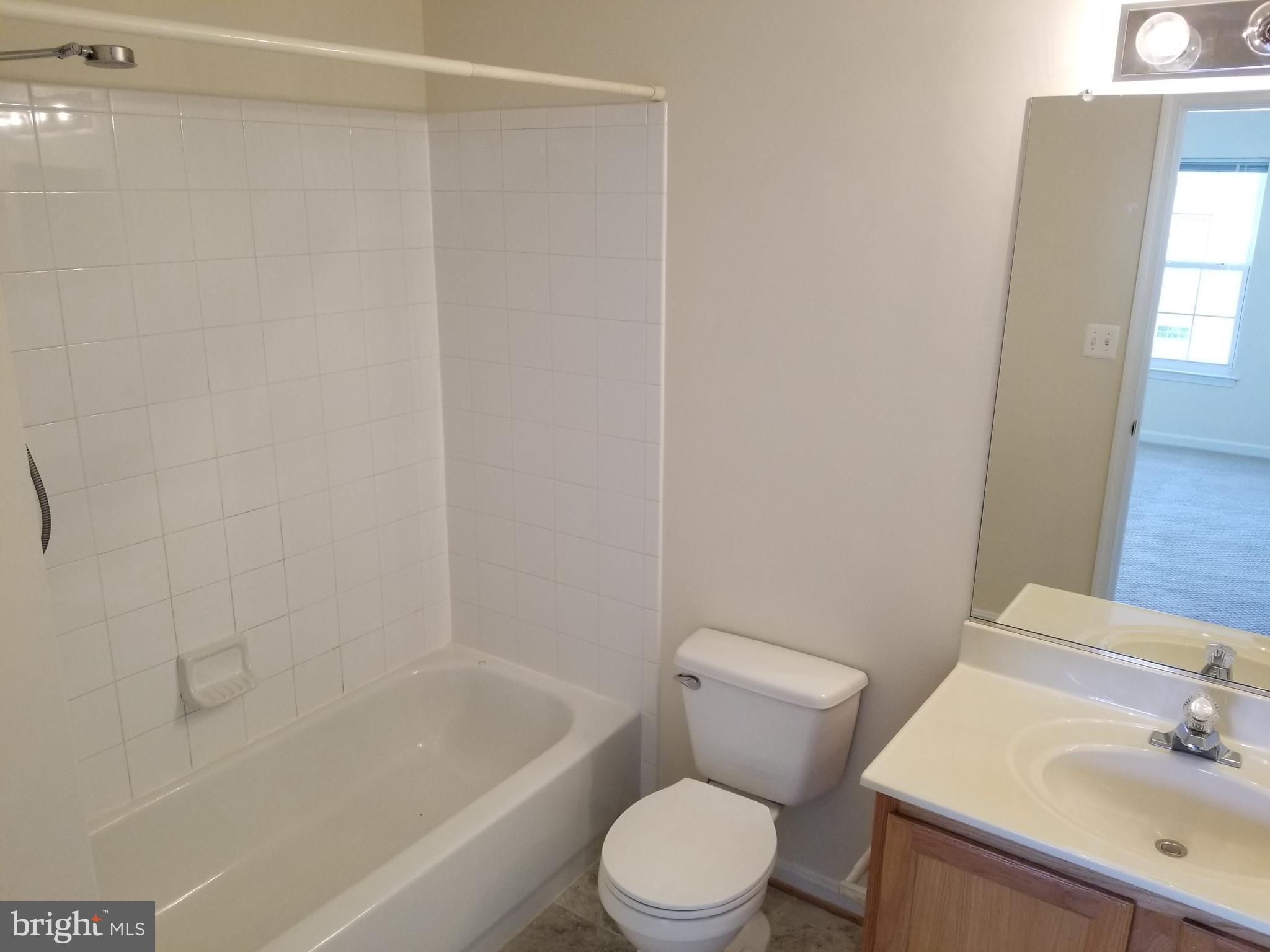 511 Constellation Square Southeast, Unit L Leesburg, VA 20175 - Photo 11 of 18 Bath (Master)