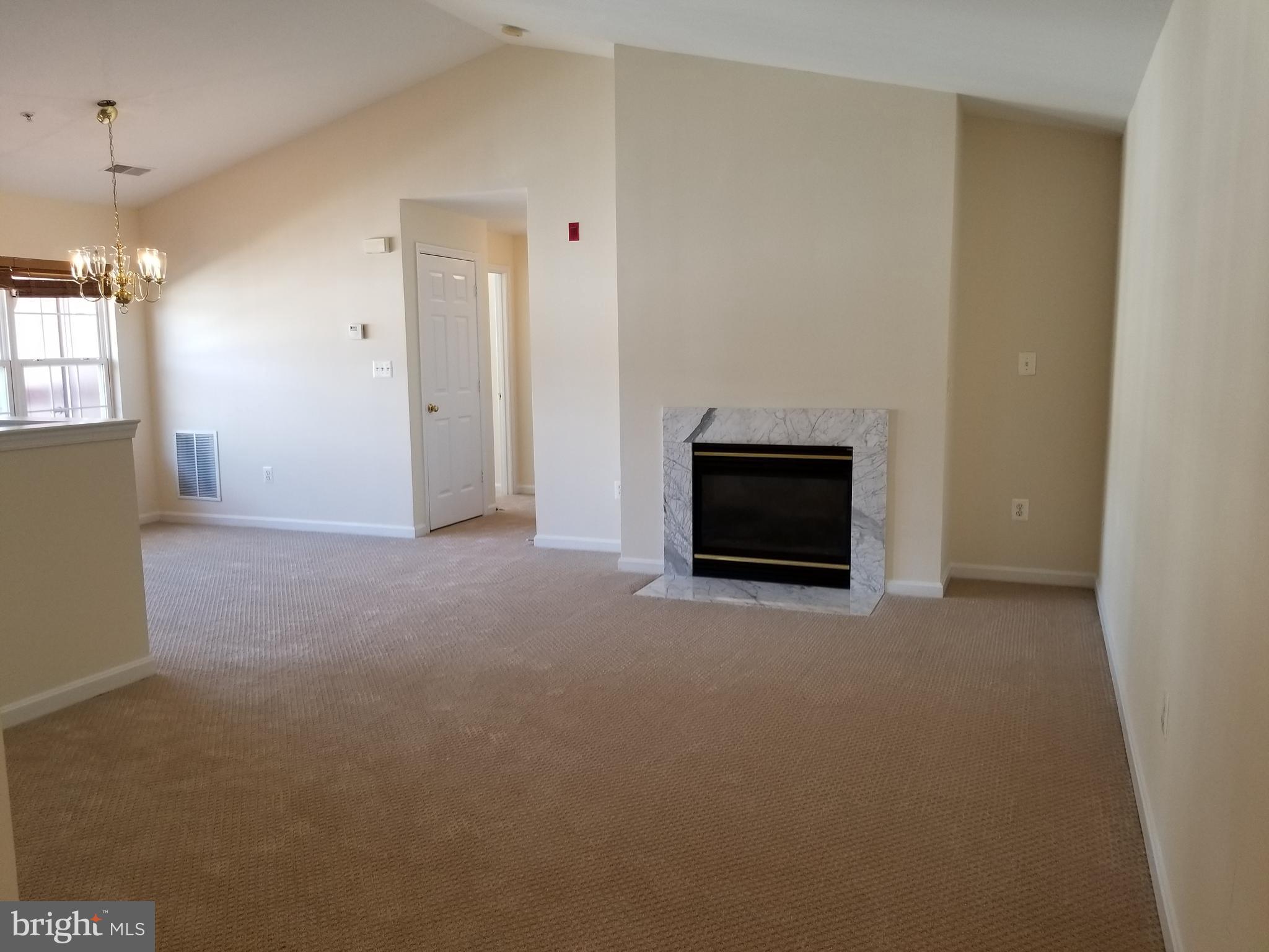 511 Constellation Square Southeast, Unit L Leesburg, VA 20175 - Photo 4 of 18 Living Room