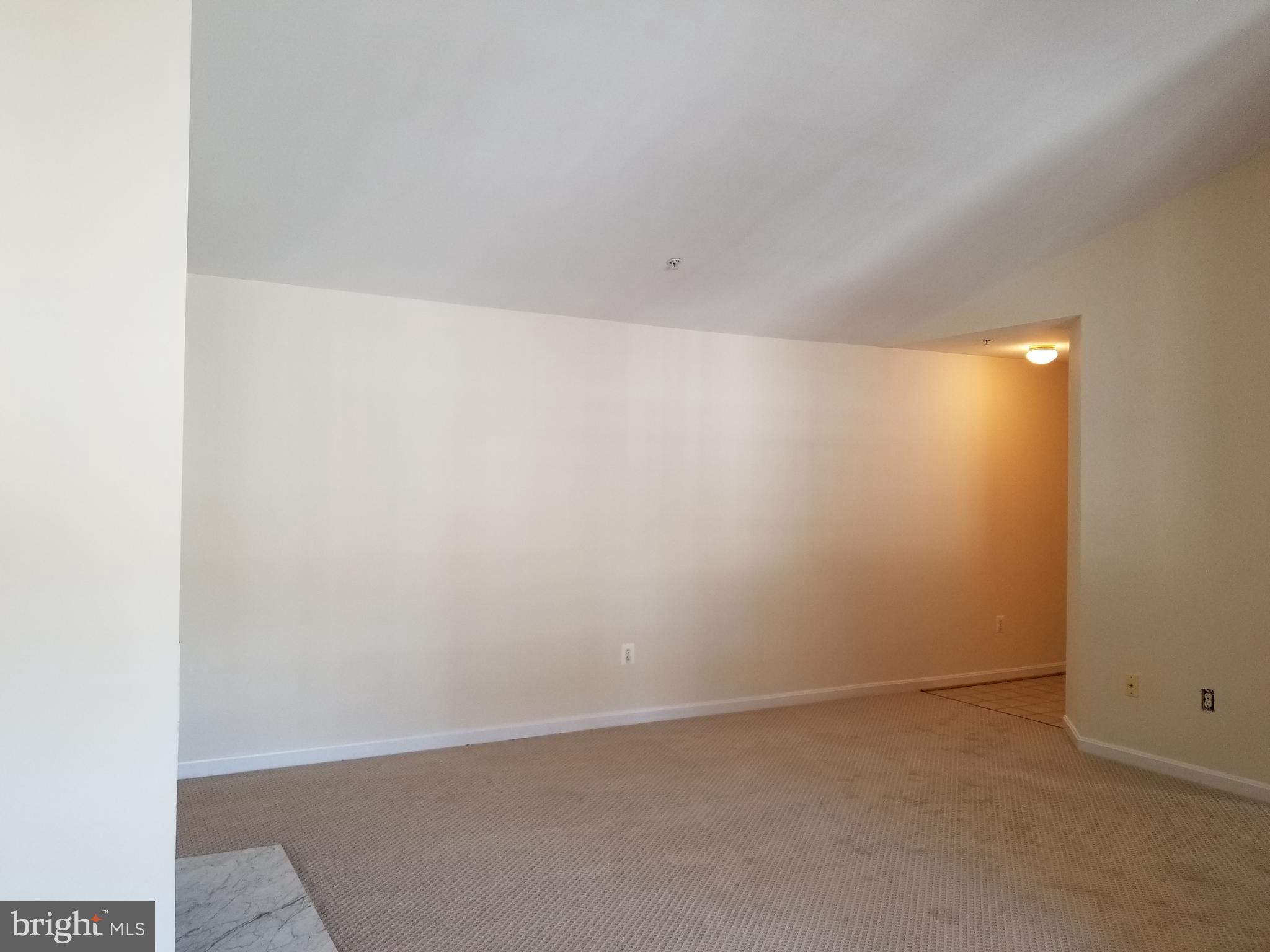511 Constellation Square Southeast, Unit L Leesburg, VA 20175 - Photo 7 of 18 Living Room