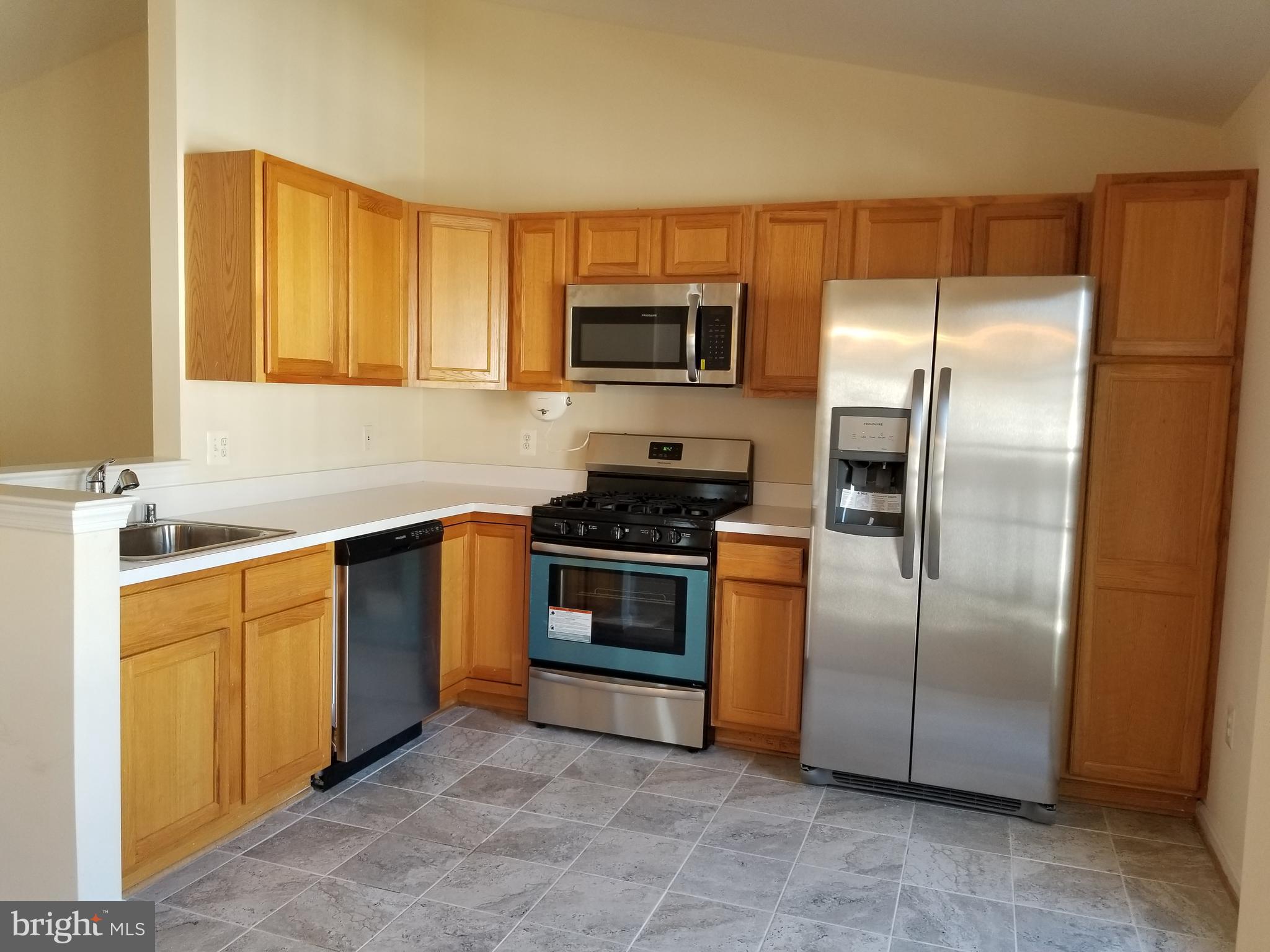 511 Constellation Square Southeast, Unit L Leesburg, VA 20175 - Photo 8 of 18 Kitchen